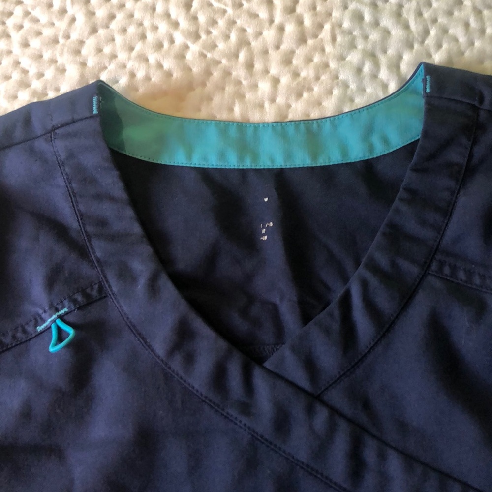 Scrub top - Picture 2 of 6